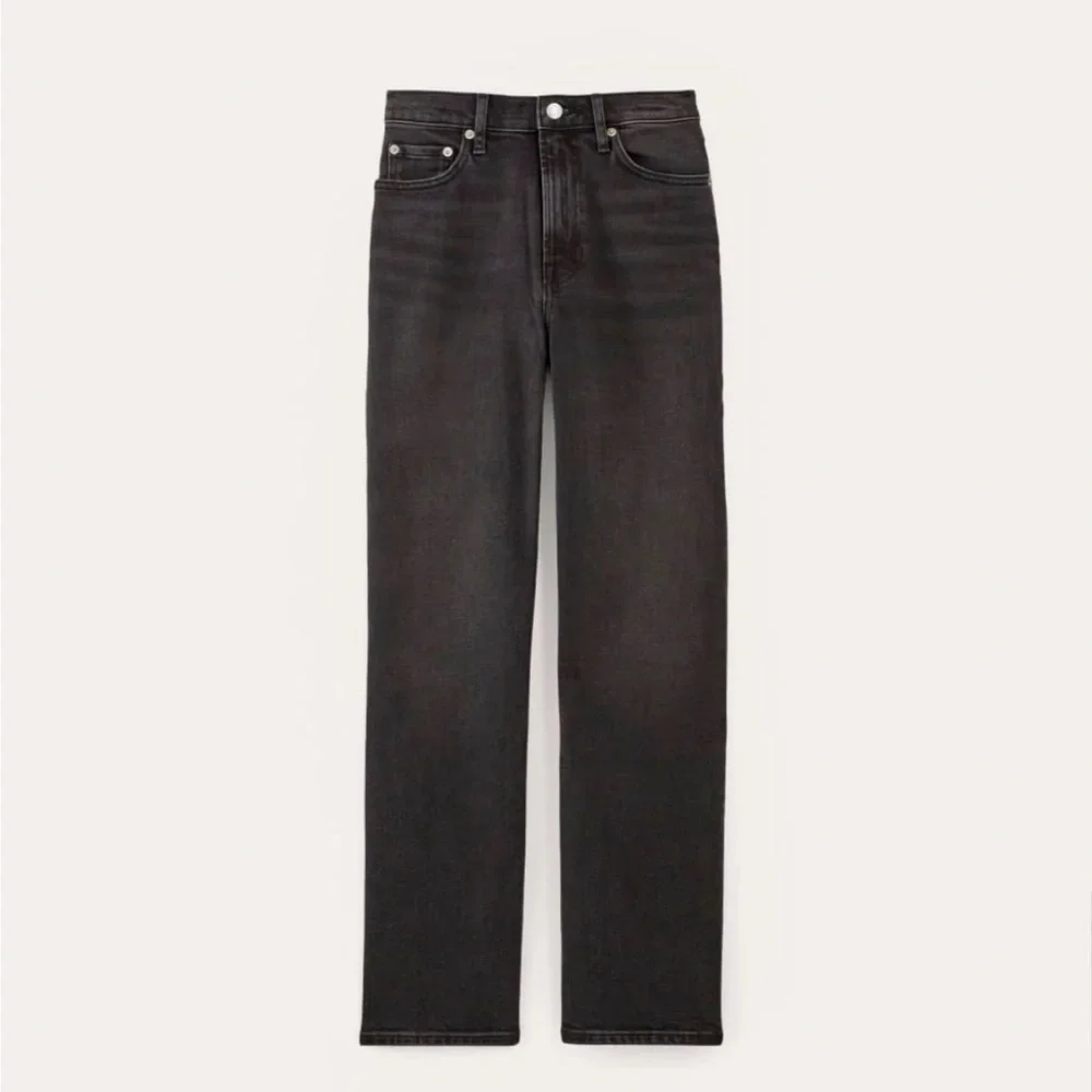 Everlane Cheeky Straight Jean - Night - Picture 2 of 4